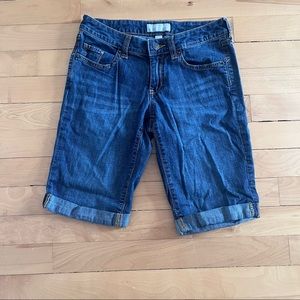 Banana Republic denim bermuda shorts, with a bit of stretch. Size 25/0. EUC.